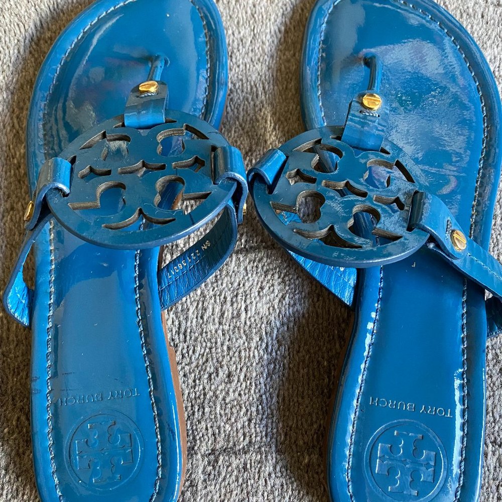 Tory Burch Miller Sandals Thong Logo Patent Leather Flip Flops